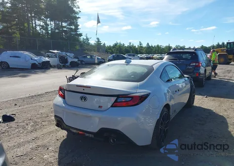 2022 Toyota Gr86 z USA, uszkodzony, nr VIN JF1ZNBB14N9750875